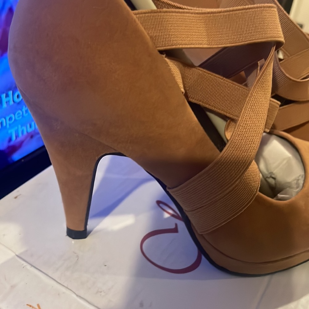 Heels - Picture 3 of 3